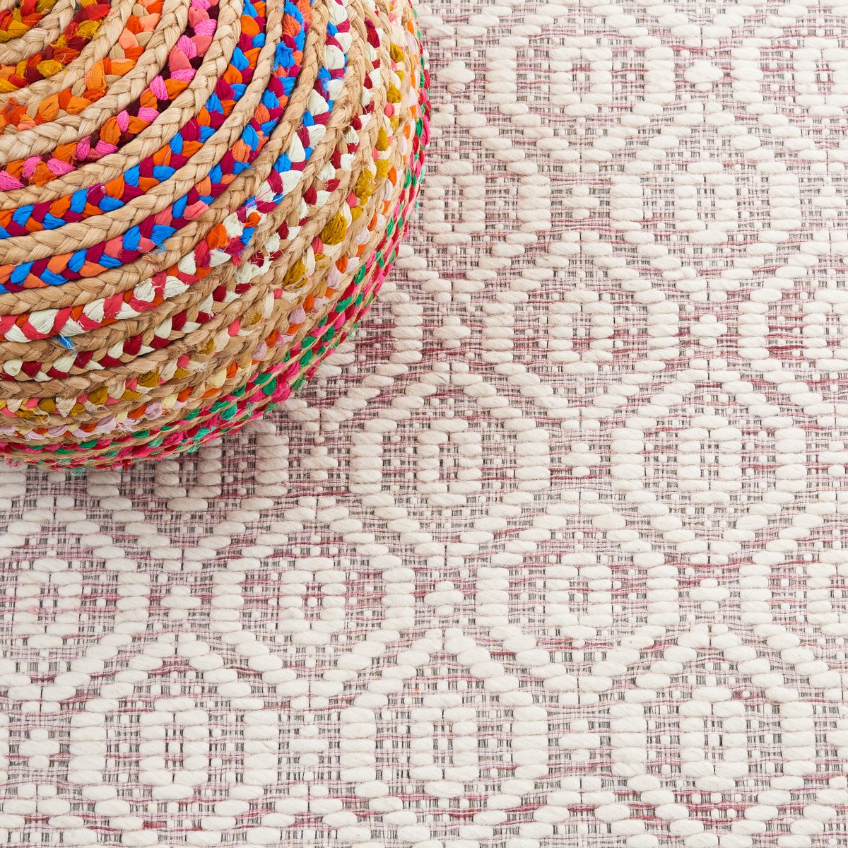 Safavieh Marbella Mrb325U Pink/Ivory Rug.