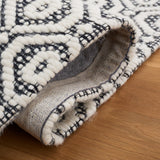 Safavieh Marbella Mrb325Z Black/Ivory Rug.
