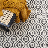 Safavieh Marbella Mrb325Z Black/Ivory Rug.