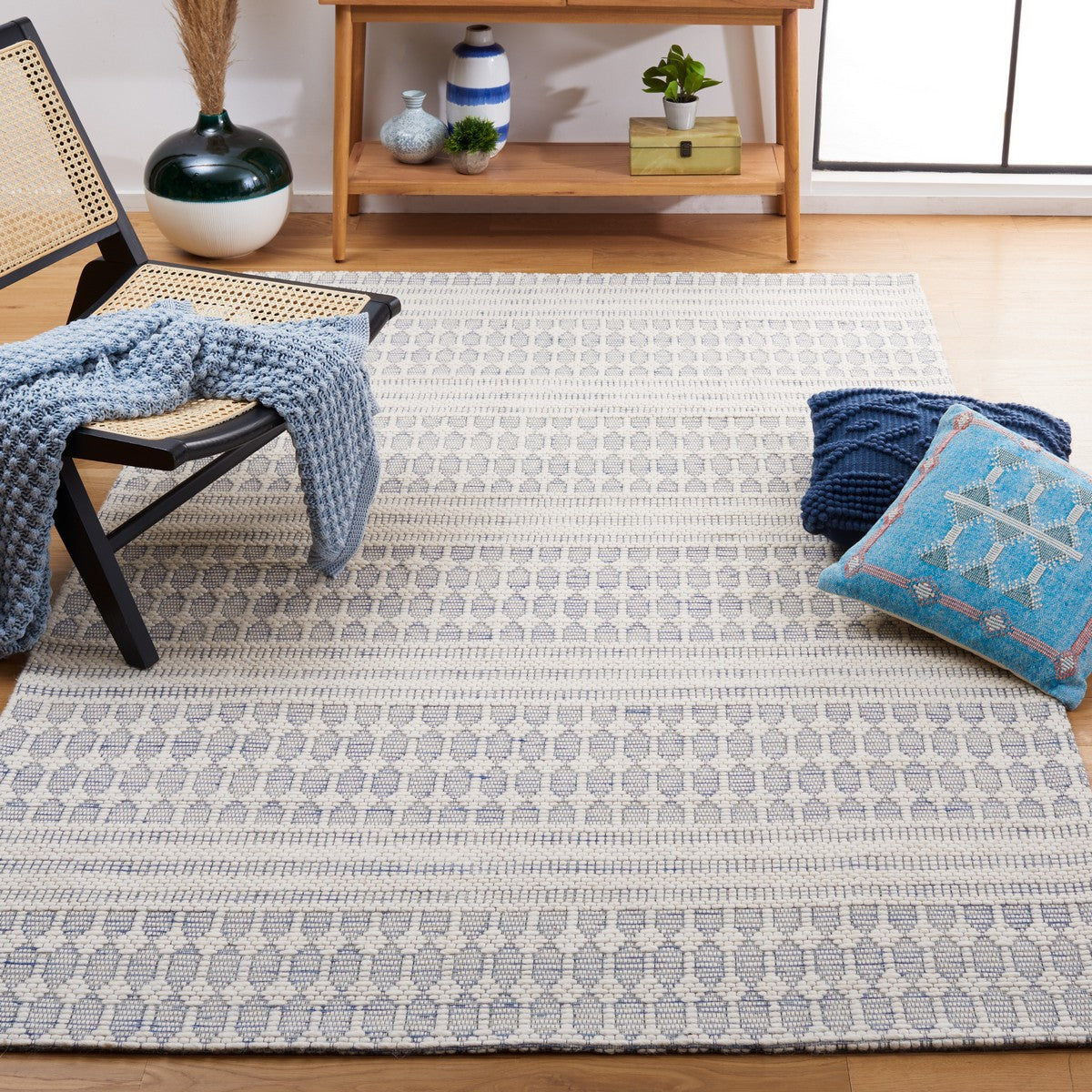 Safavieh Marbella Mrb327N Navy/Ivory Rug.