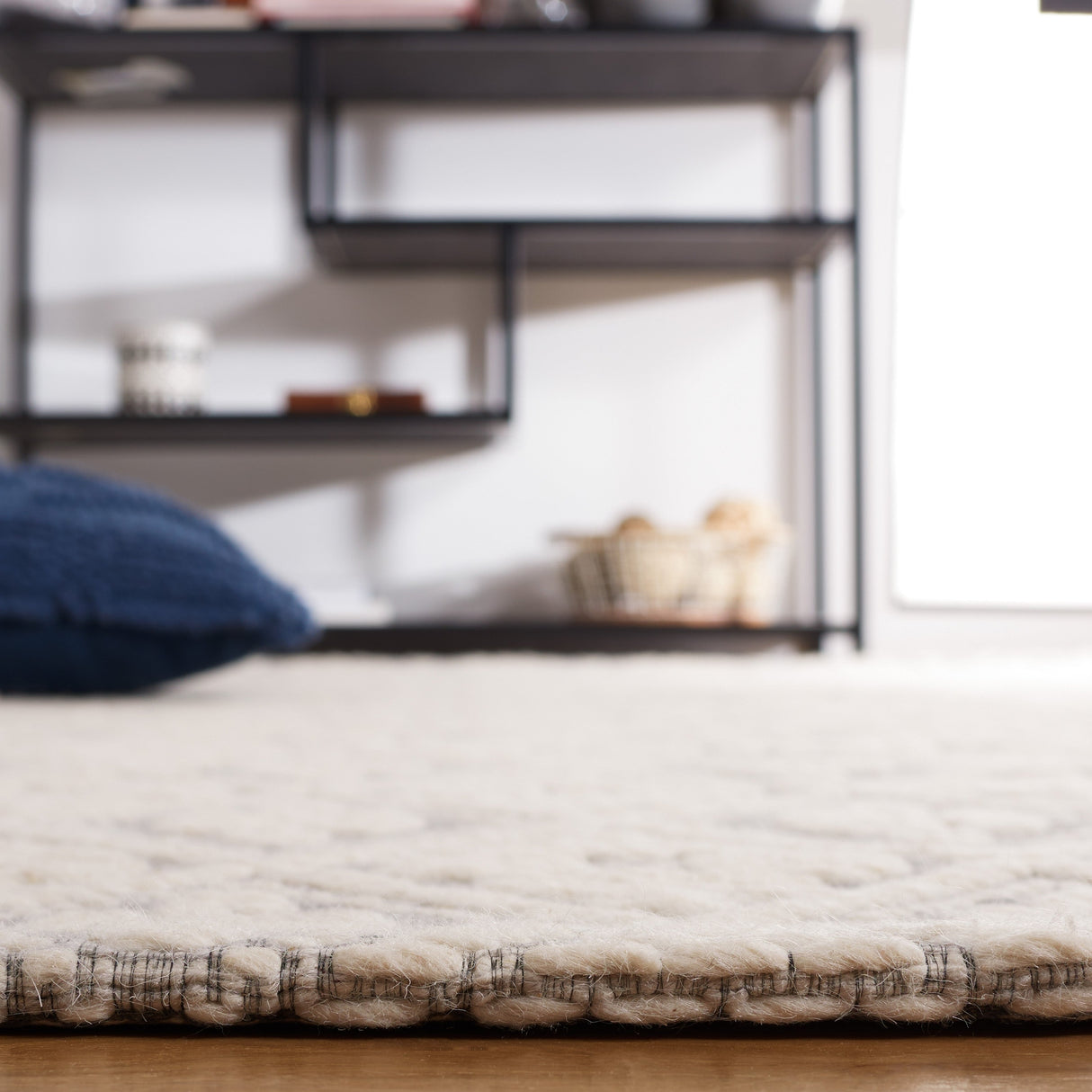 Safavieh Marbella Mrb328F Grey/Ivory Rug.