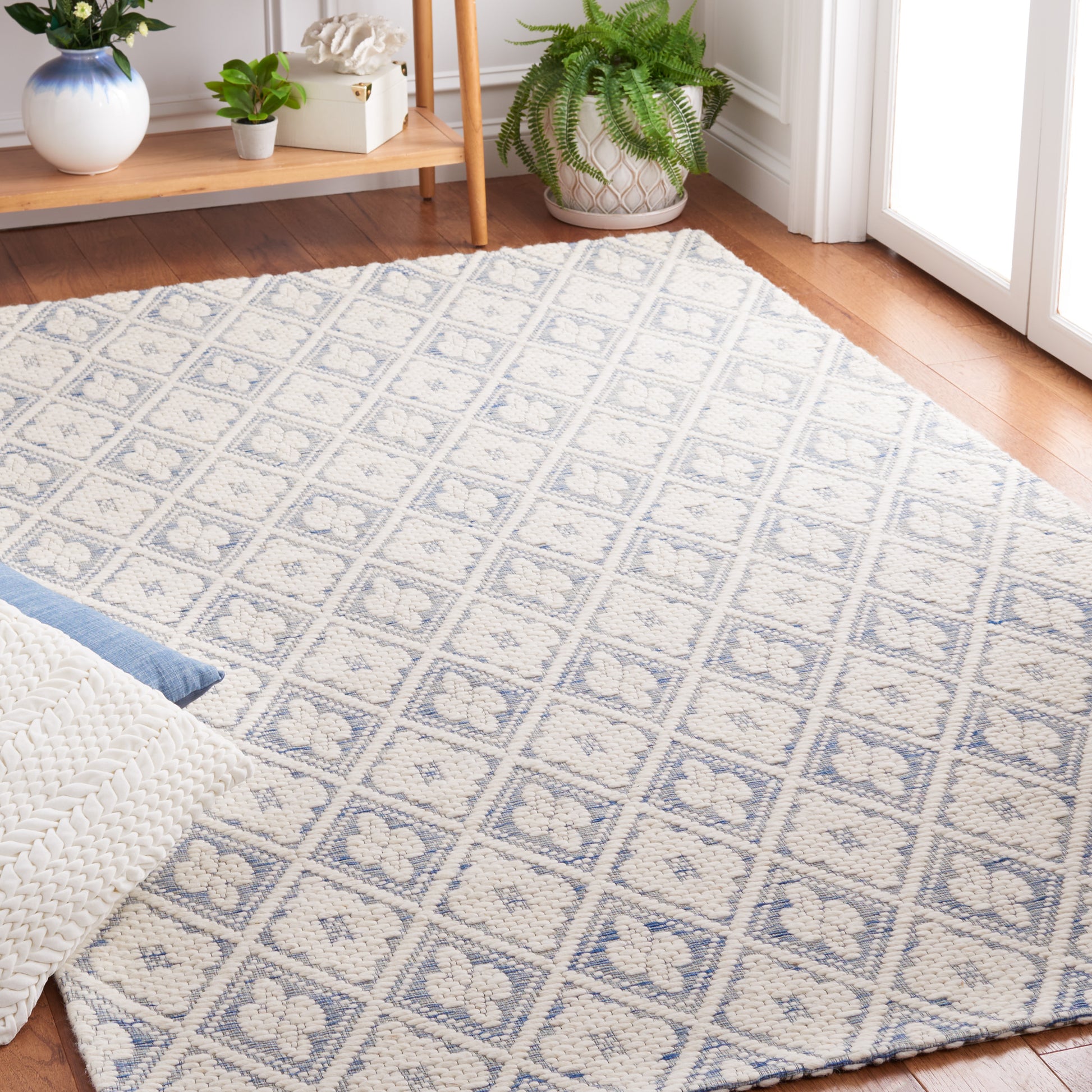 Safavieh Marbella Mrb328M Blue/Ivory Area Rug