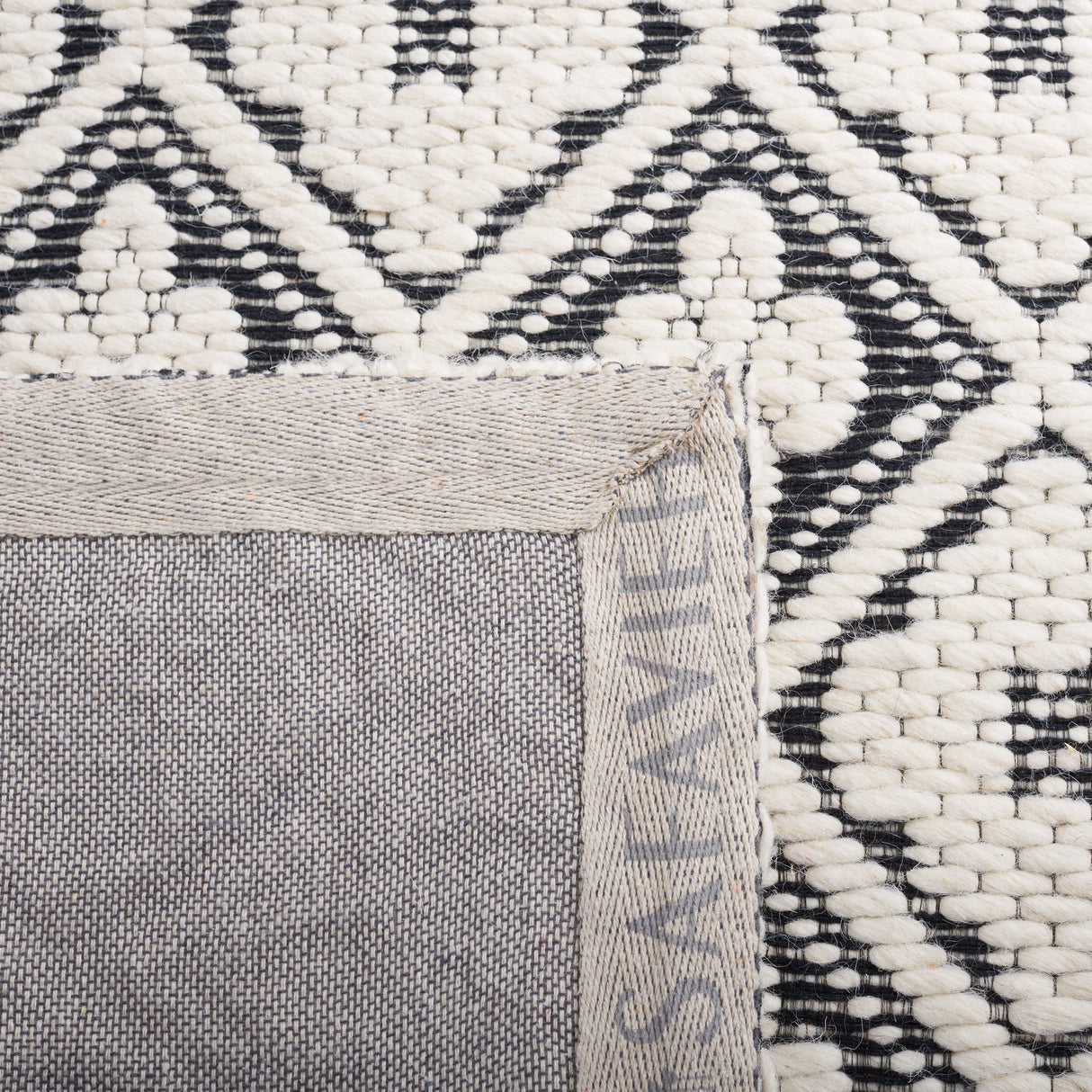 Safavieh Marbella Mrb328Z Black/Ivory Rug.