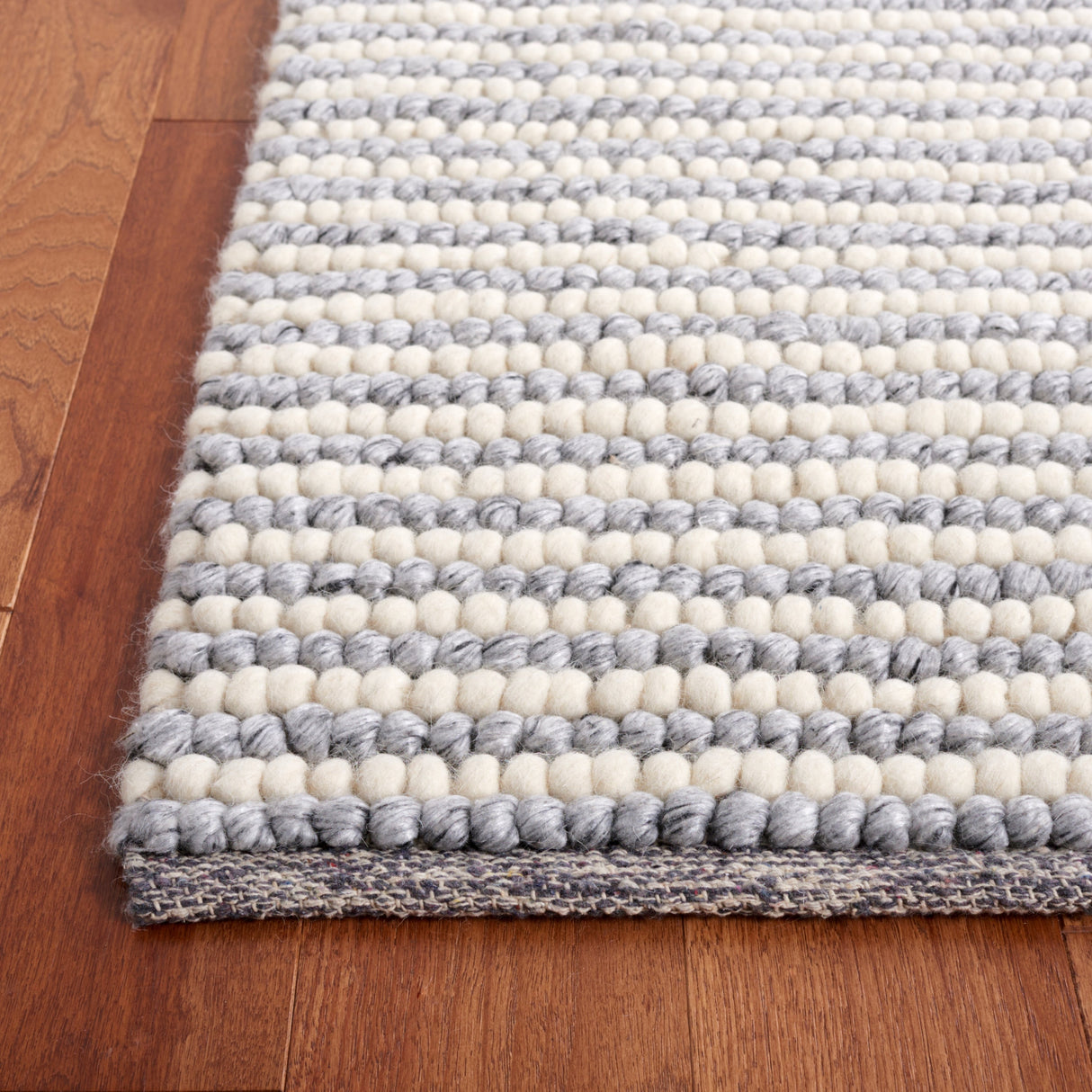 Safavieh Martha Stewart Msr9650F Ivory/Grey Rug.