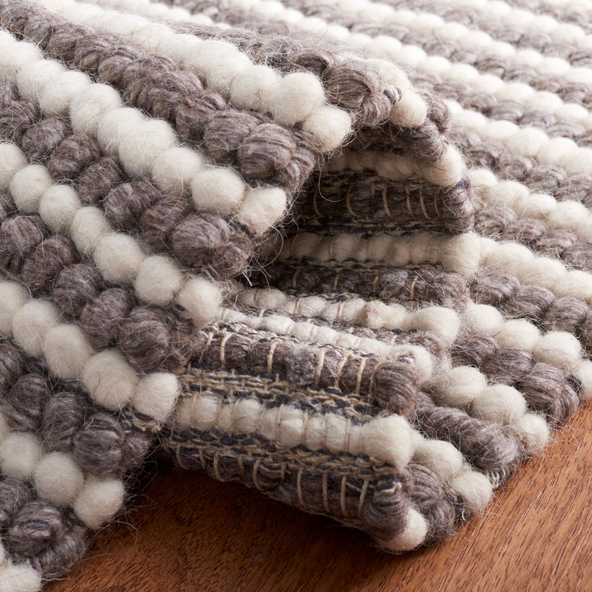 Safavieh Martha Stewart Msr9650T Ivory/Dark Brown Rug.