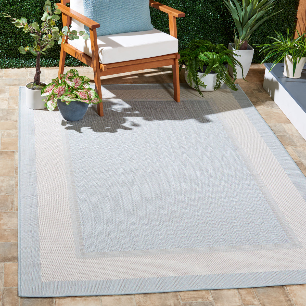 Safavieh Martha Stewart Indoor Outdoor Msro317A Blue/Ivory Rug.