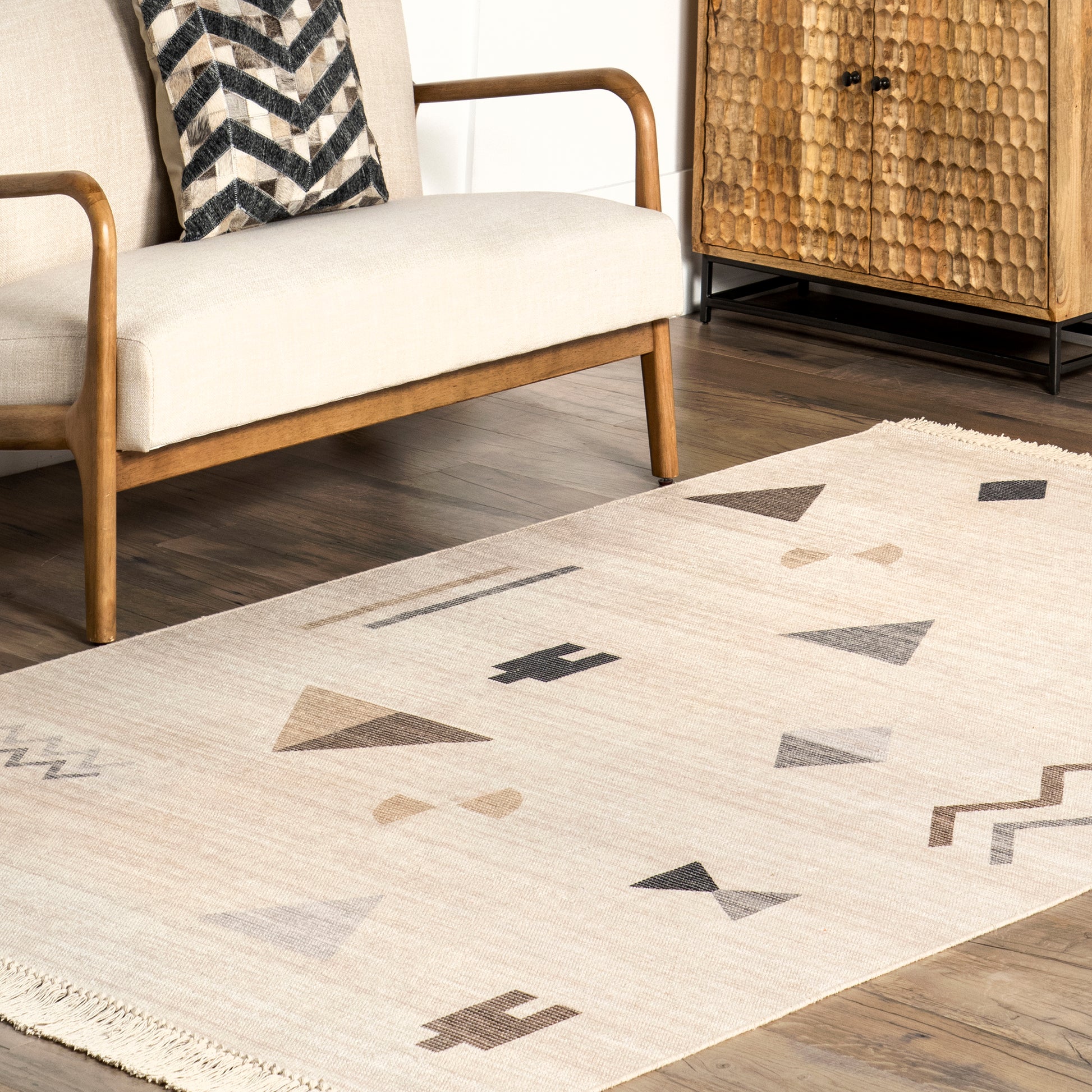 Nuloom Noemie Tribal Synbols Svbr06A Ivory Area Rug