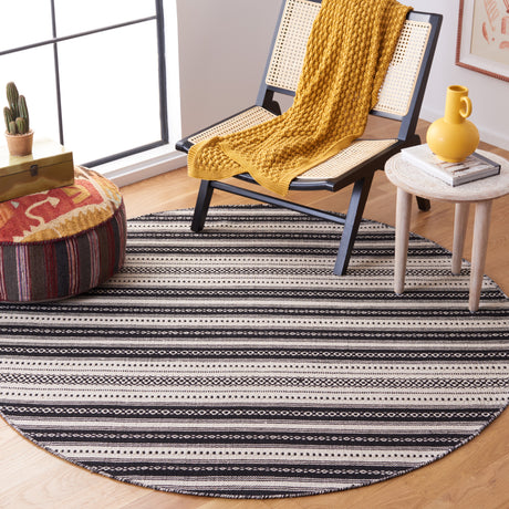 Safavieh Montauk Mtk726Z Black/Ivory Rug.