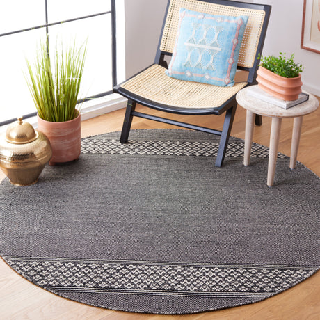 Safavieh Montauk Mtk727Z Black/Ivory Rug.