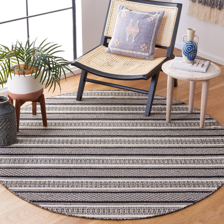 Safavieh Montauk Mtk728Z Black/Ivory Rug.