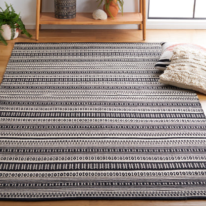 Safavieh Montauk Mtk729Z Black/Ivory Area Rug