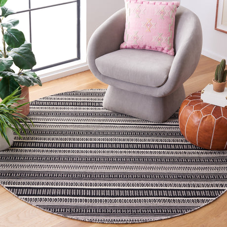 Safavieh Montauk Mtk729Z Black/Ivory Rug.