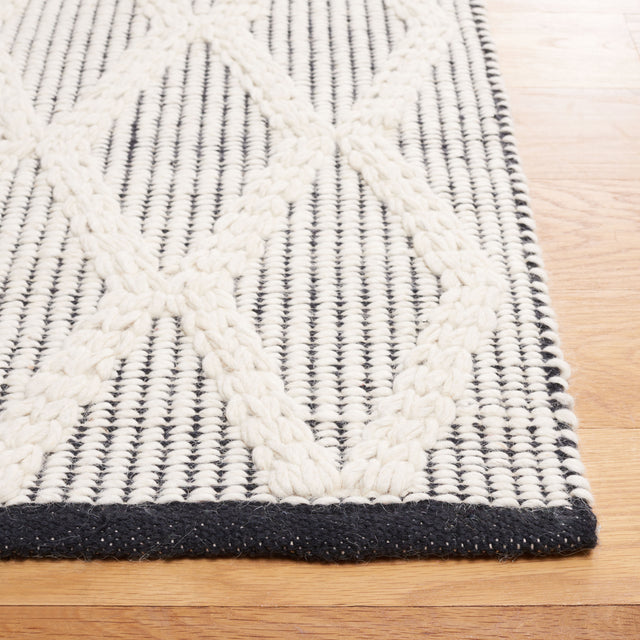 Safavieh Natura Nat206Z Black/Ivory Rug.