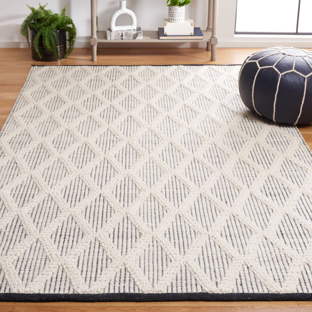 Safavieh Natura Nat206Z Black/Ivory Rug.