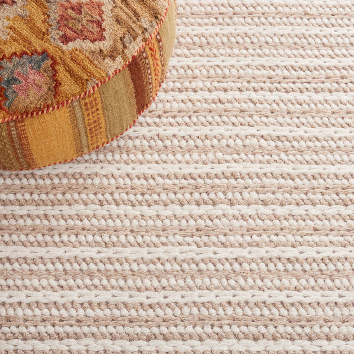 Safavieh Natura Nat208E Taupe/Ivory Rug.