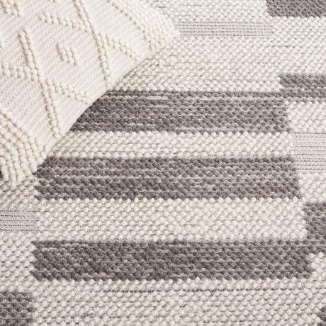 Safavieh Natura Nat225H Ivory/Dark Grey Rug.