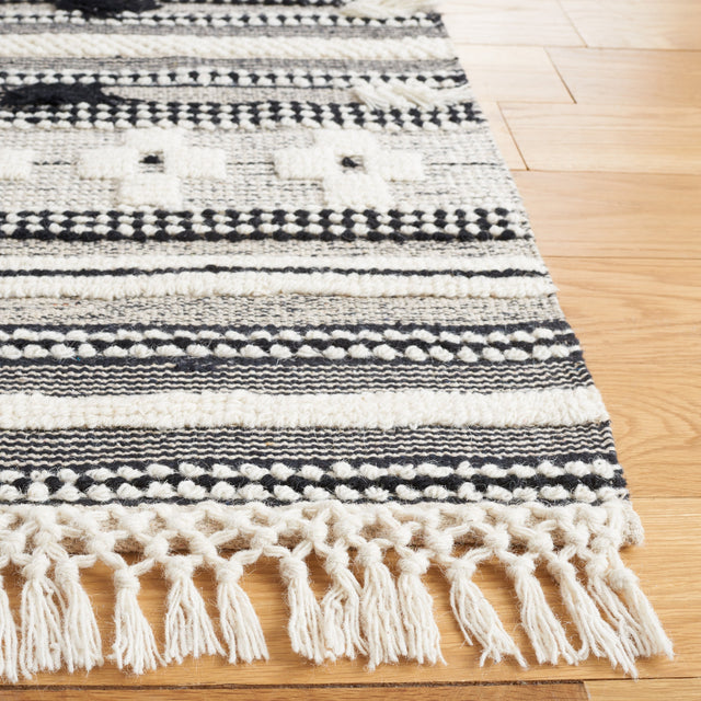 Safavieh Natura Nat282Z Black/Ivory Rug.