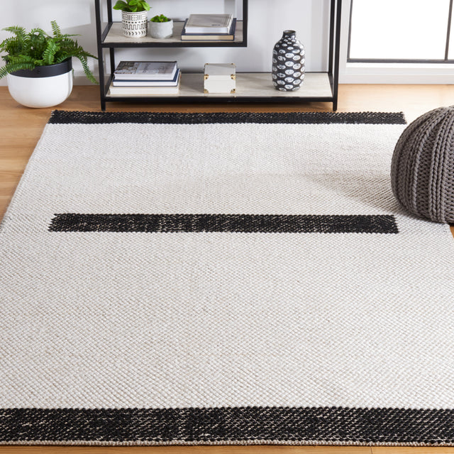 Safavieh Natura Nat324A Ivory/Black Rug.