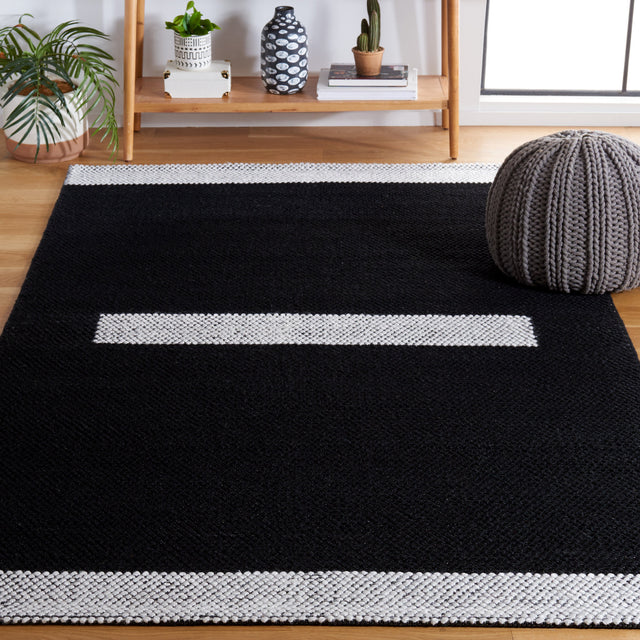 Safavieh Natura Nat324Z Black/Ivory Rug.