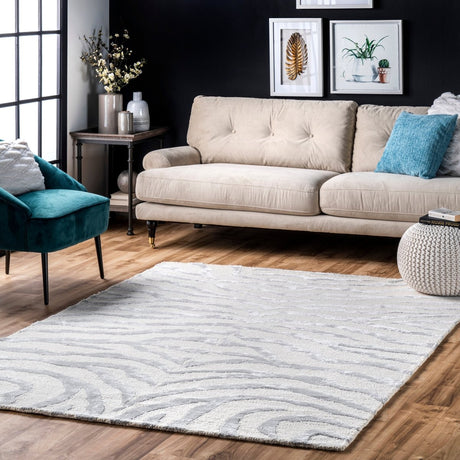 Nuloom Plush Zebra Zf5 Gray Rug.