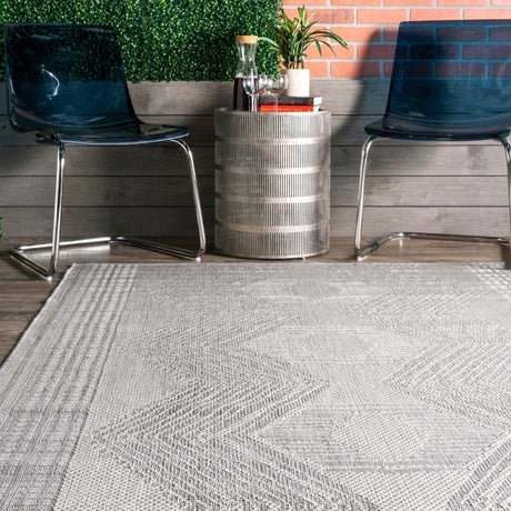 Nuloom Ranya Tribal Nra1766D Light Gray Rug.