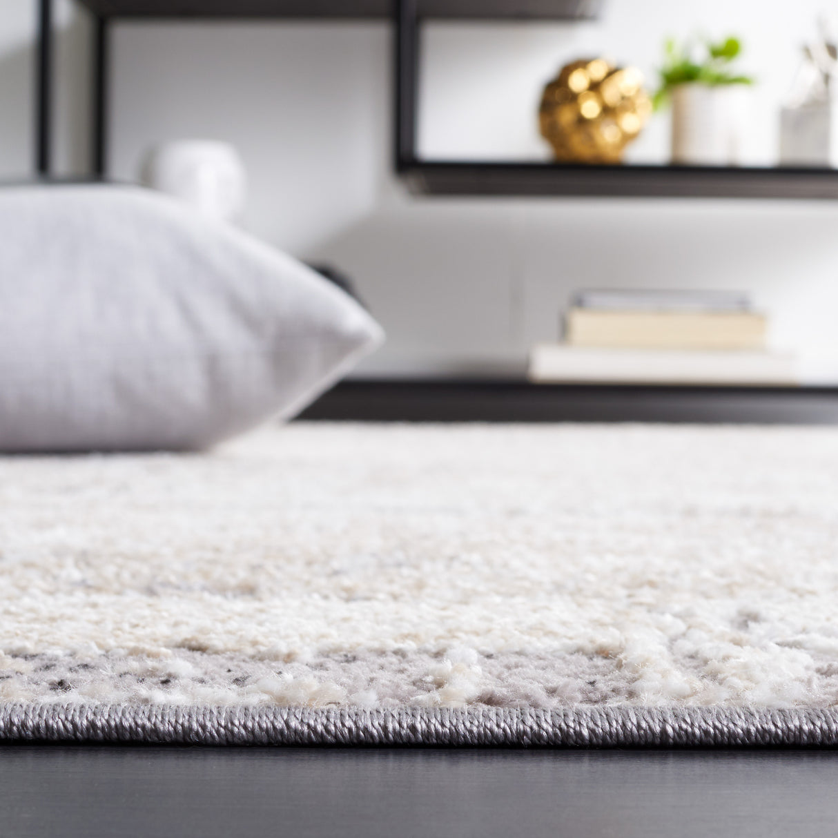 Safavieh Opal Oal420A Ivory/Dark Grey Rug.