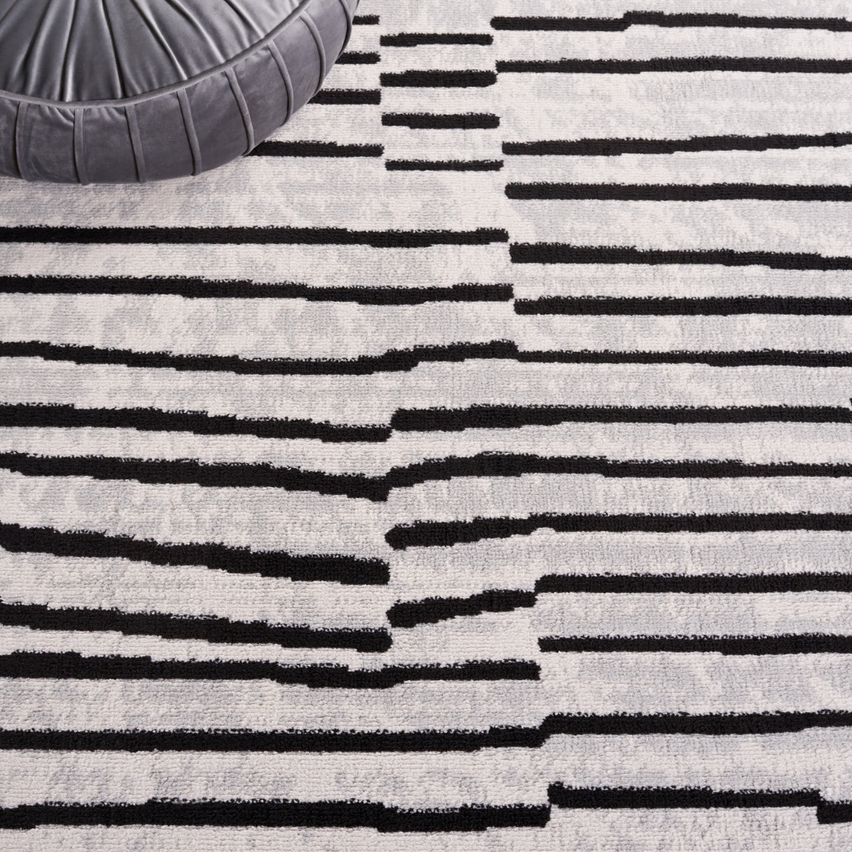 Safavieh Odyssey Ody814F Grey/Black Rug.