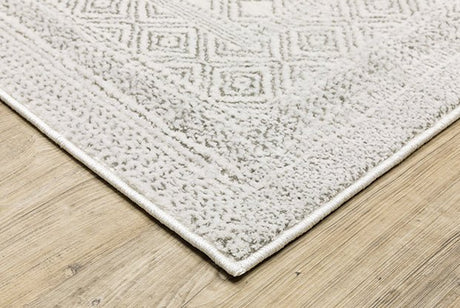 Oriental Weavers Montecito 094W8 White/ Grey Rug.