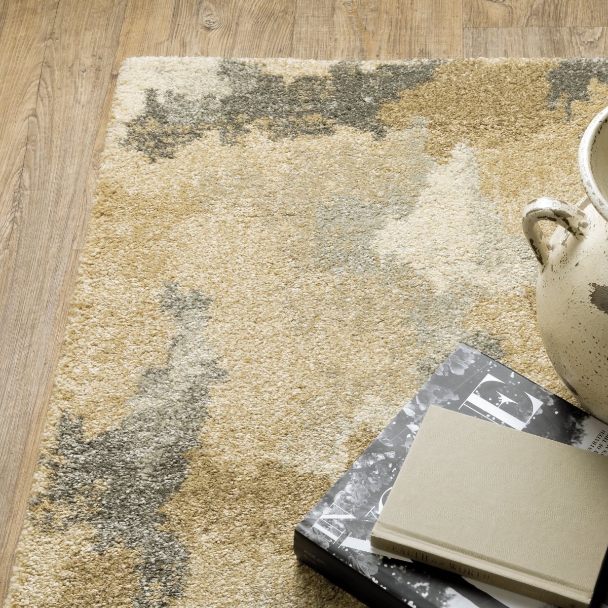 Oriental Weavers Sphinx Astor 2268Z Beige/ Gold Rugs.