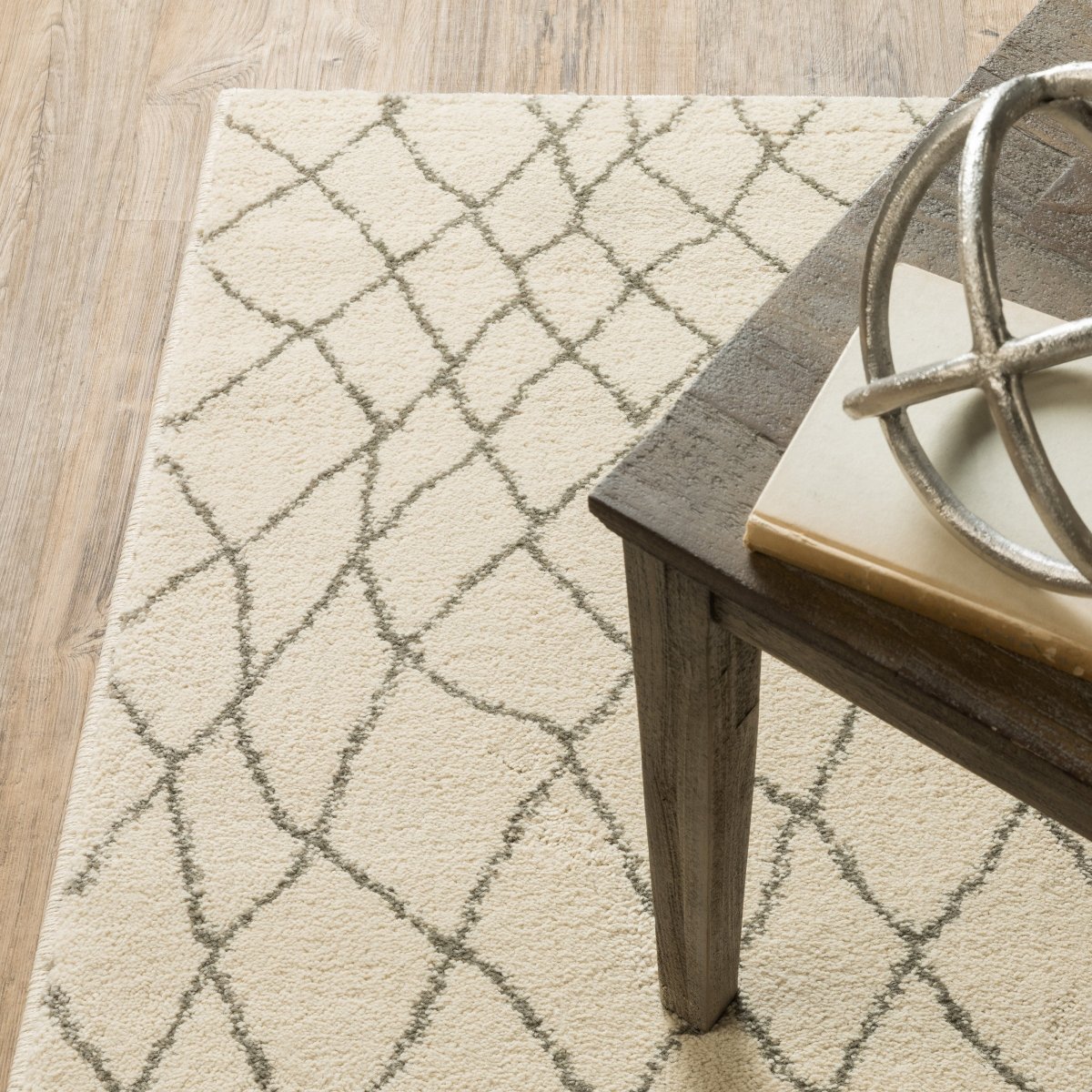 Oriental Weavers Sphinx Carson 0738B Ivory/ Grey Rugs.