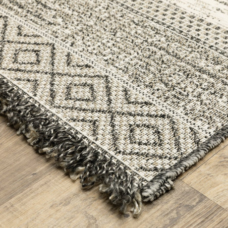 Oriental Weavers Sphinx Gillian 1622E Beige/ Black Rug.