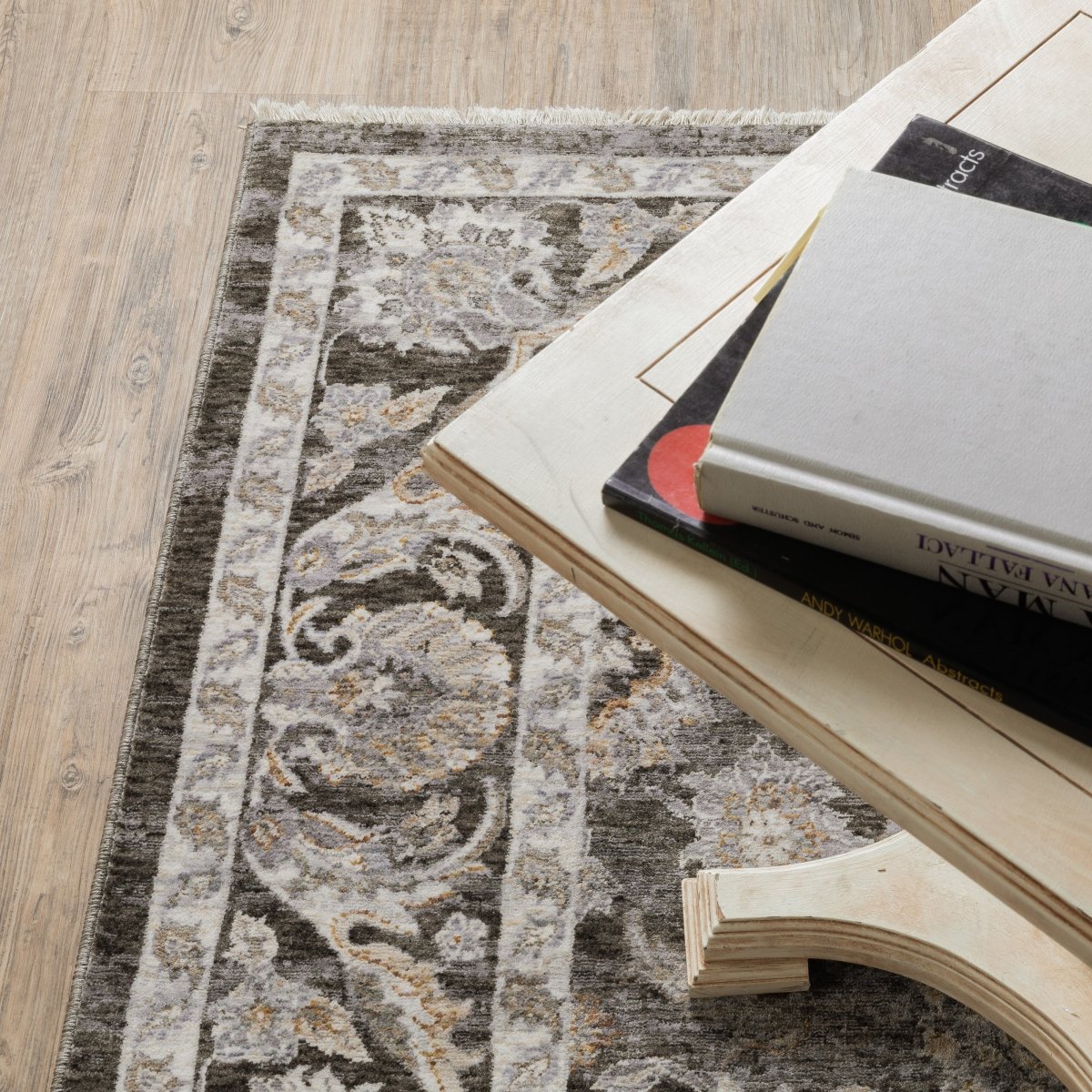 Oriental Weavers Sphinx Maharaja 070N1 Charcoal/ Ivory Rugs.