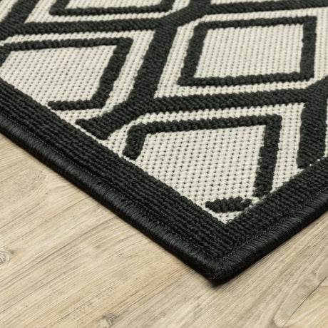 Oriental Weavers Torrey 4151G Beige/ Black Rug.