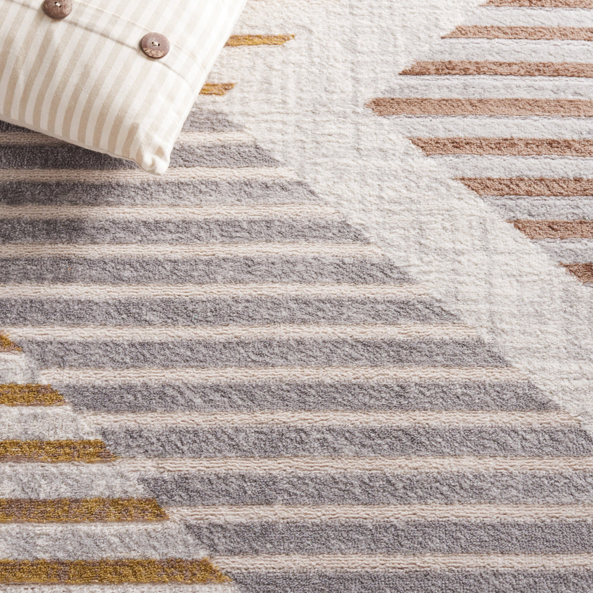 Safavieh Palma Pam328A Beige/Light Grey Rug.