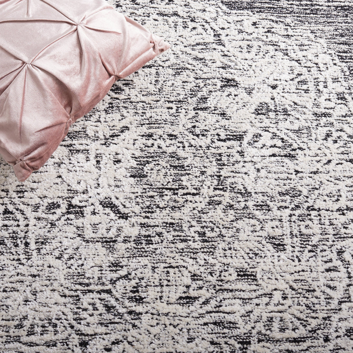 Safavieh Precious Pre303Z Black/Ivory Rug.