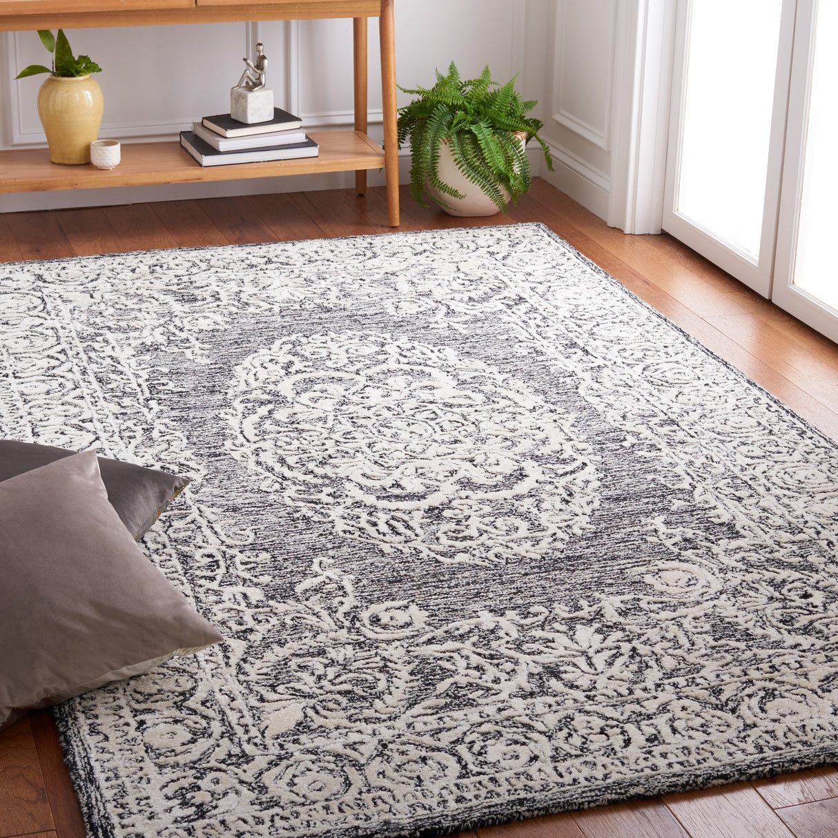 Safavieh Precious Pre305Z Black/Ivory Rug.