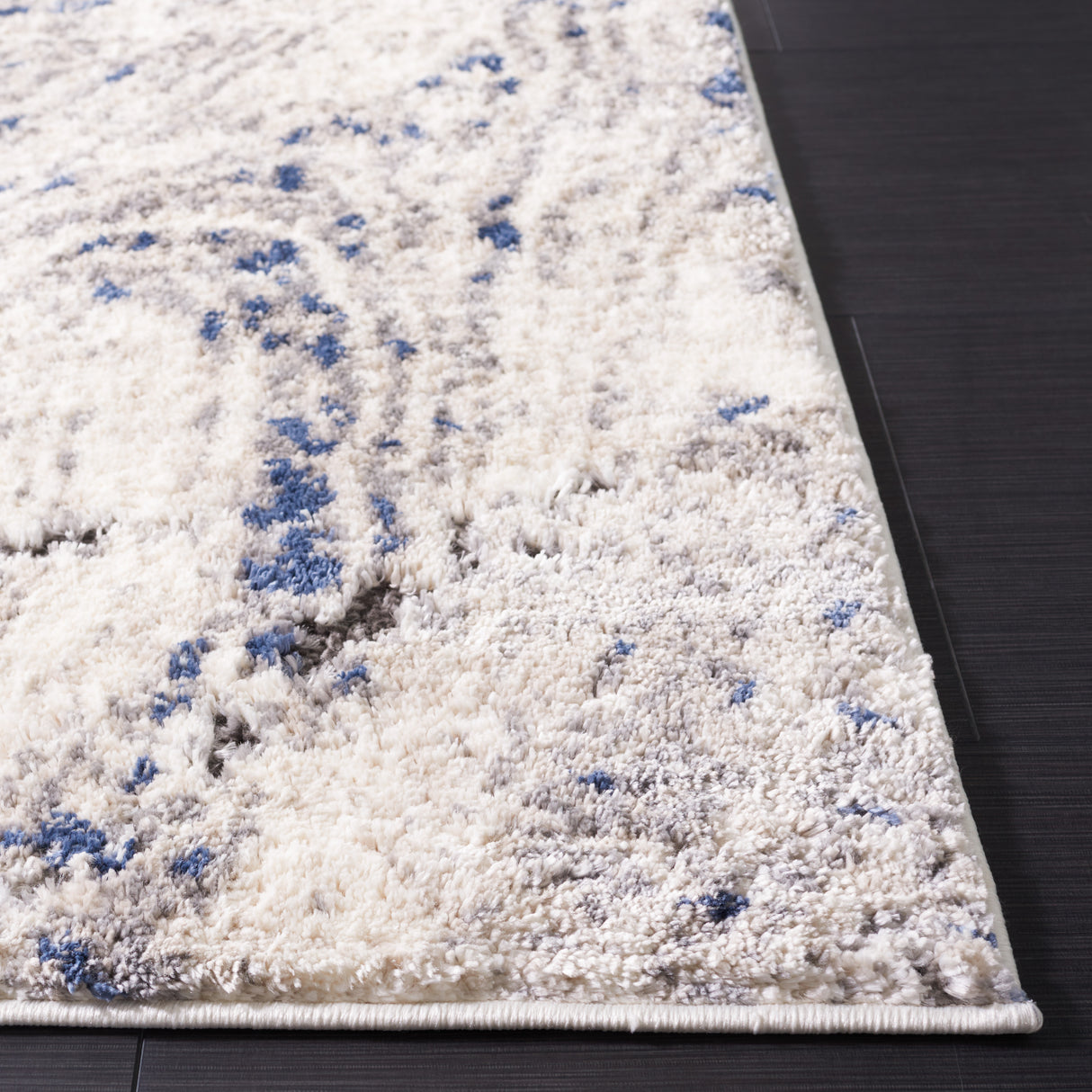 Safavieh Petra Pta102A Ivory/Blue Rug.