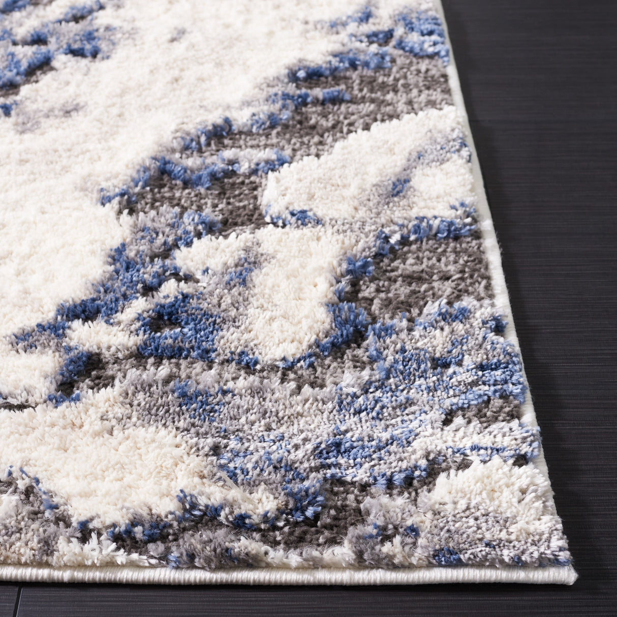 Safavieh Petra Pta104A Ivory/Blue Rug.