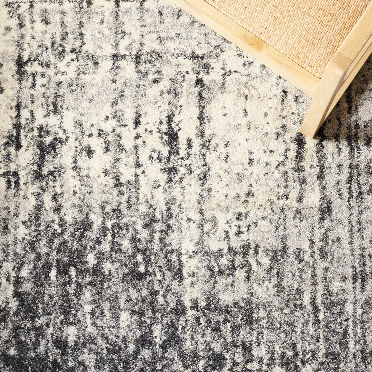 Safavieh Retro Ret2770-9079 Black / Light Grey Rugs