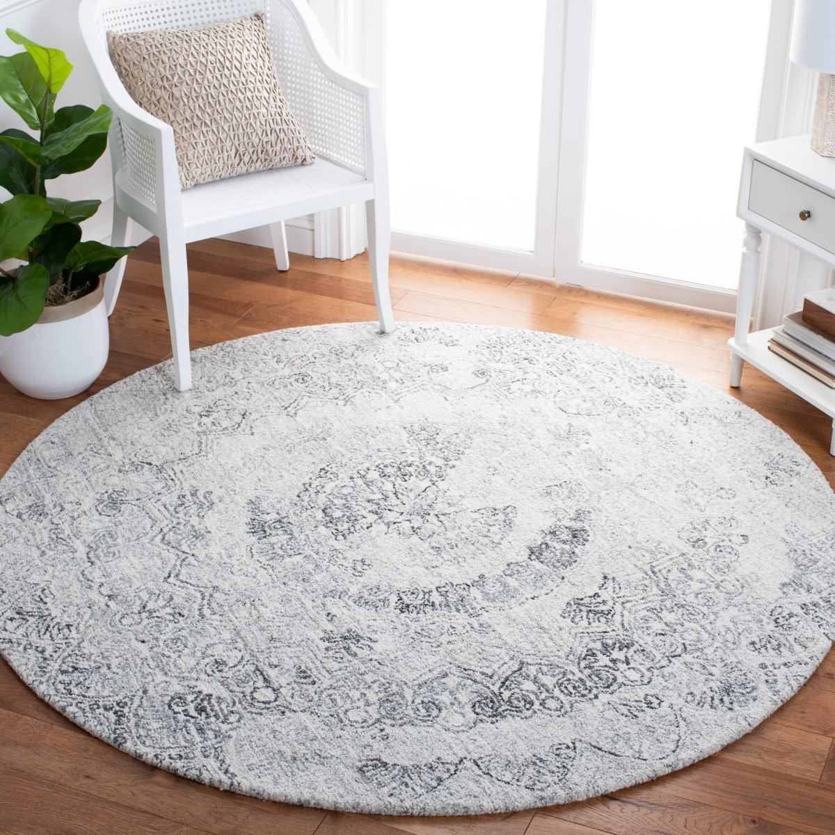 Safavieh Abstract Abt145A Ivory/Black Rugs.