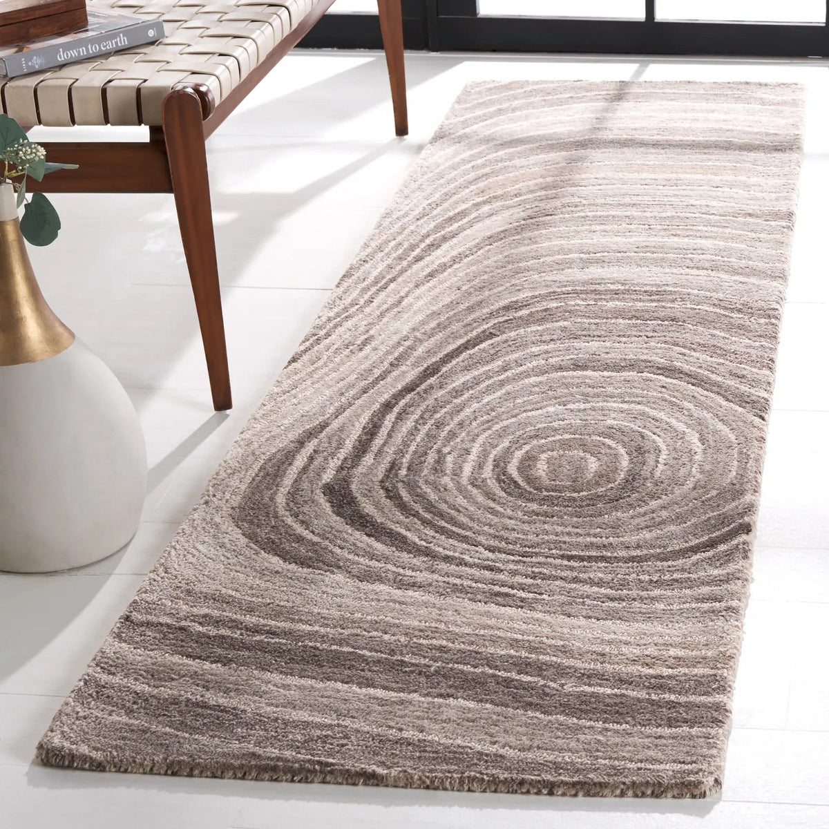 Safavieh Abstract 2'-3" x 8'-0" Rug in Grey / Ivory