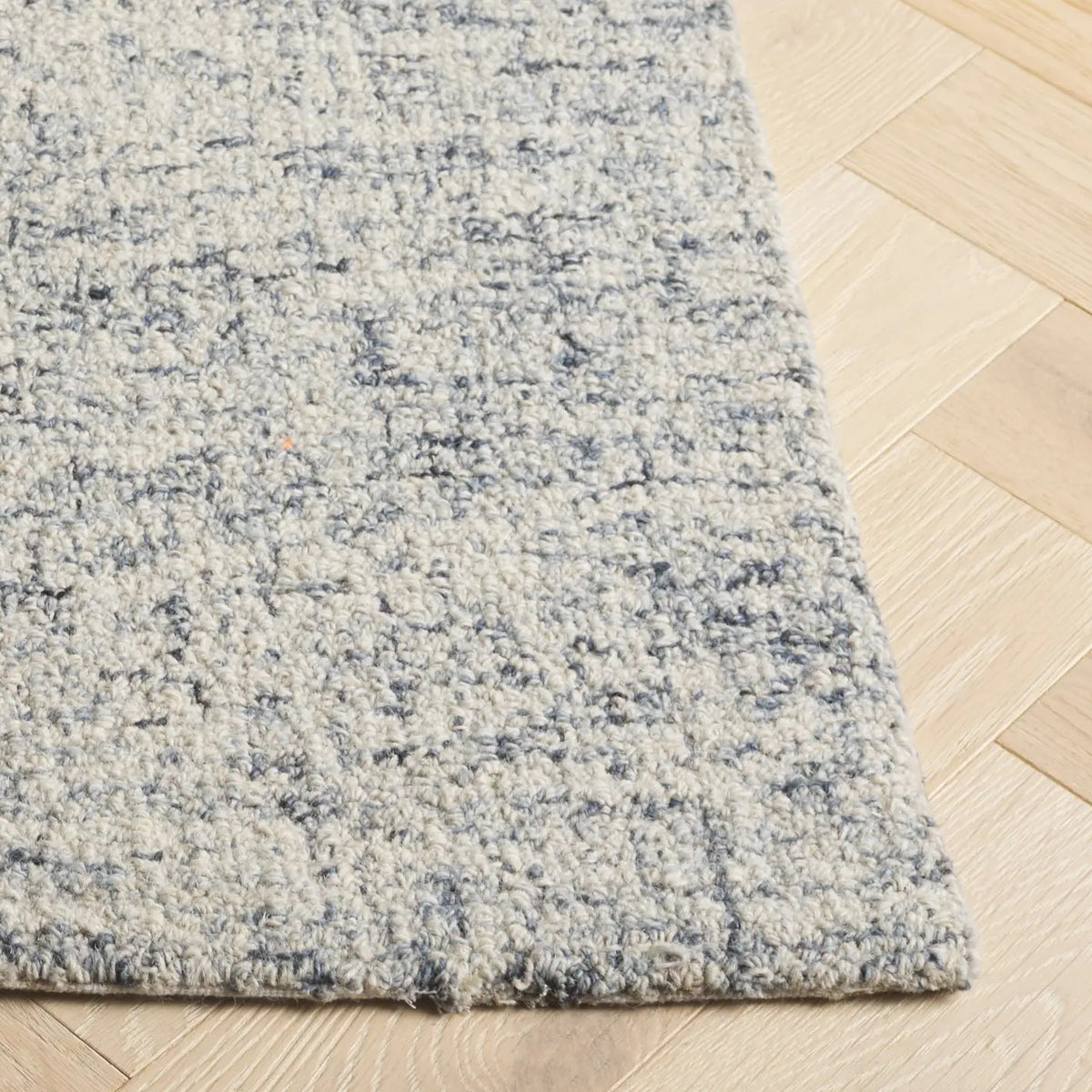 Safavieh Abstract 4'-0" x 6'-0" Rug in Light Blue / Ivory