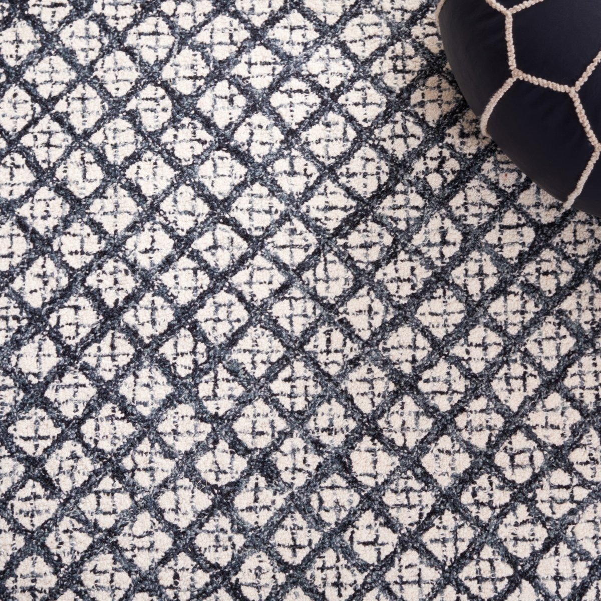 Safavieh Abstract Abt203N Ivory/Navy Rug.