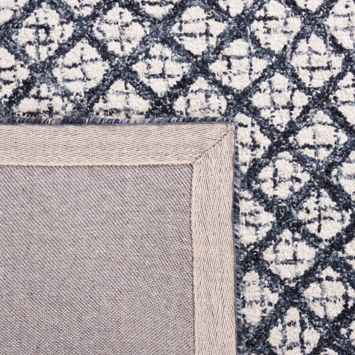Safavieh Abstract Abt203N Ivory/Navy Rug.