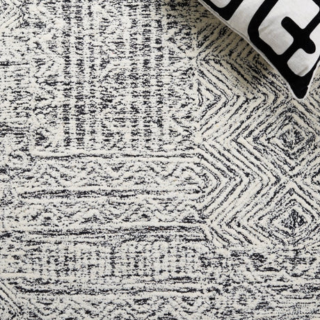 Safavieh Abstract Abt225Z Black/Ivory Rug.