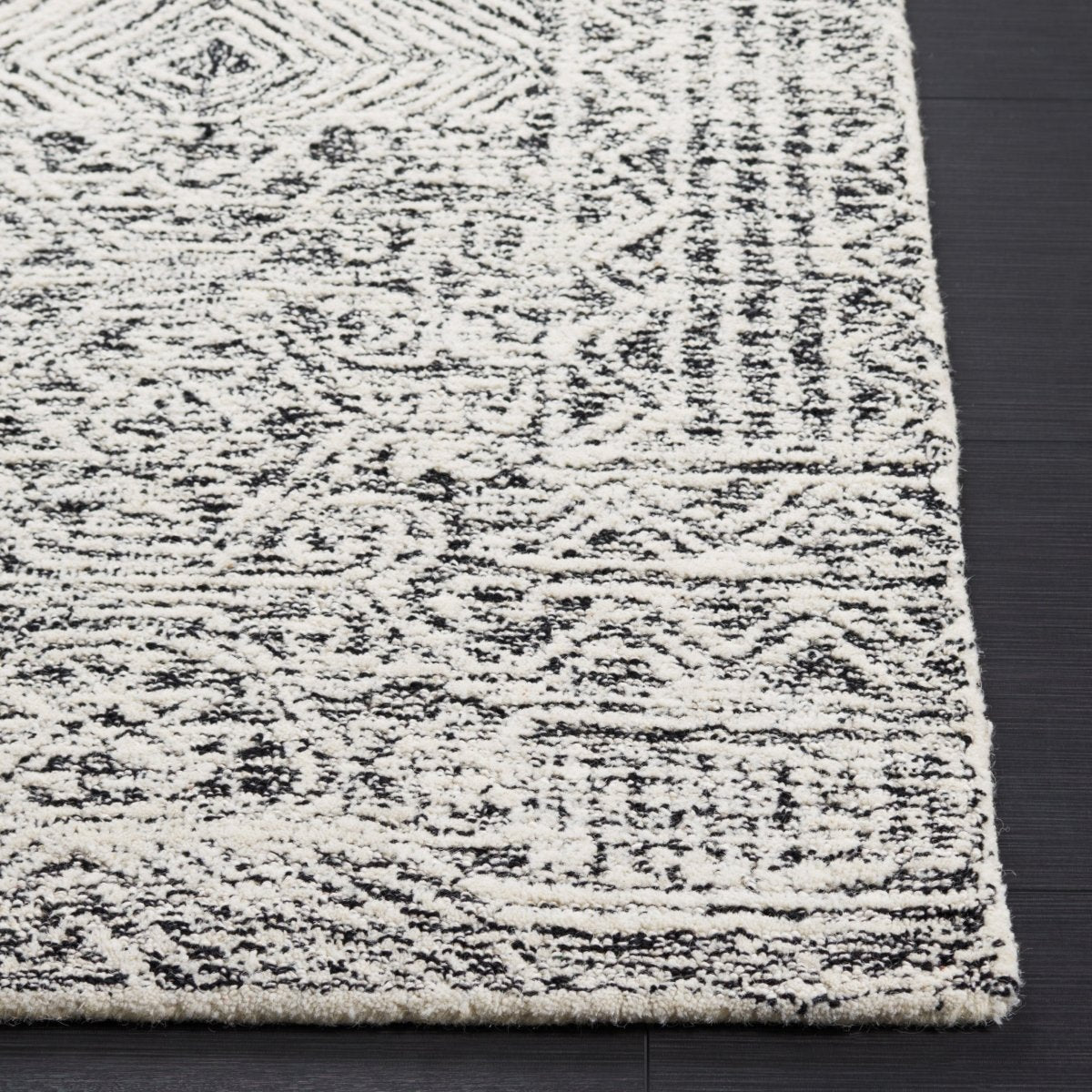 Safavieh Abstract Abt225Z Black/Ivory Rug.