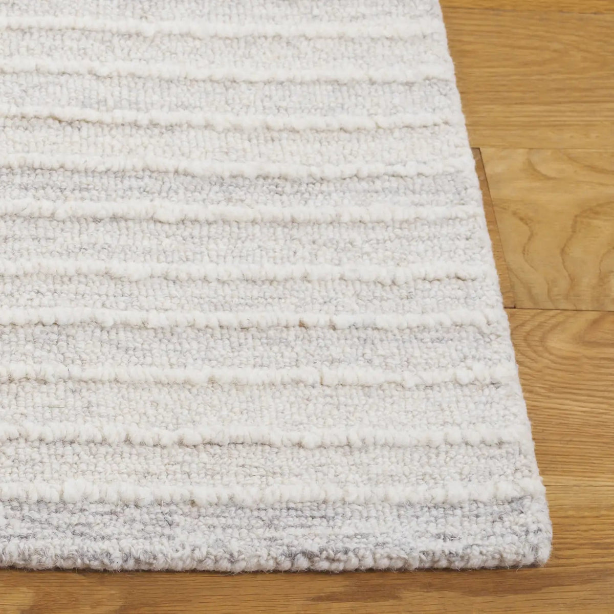Safavieh Abstract 4'-0" x 6'-0" Rug in Beige / Ivory