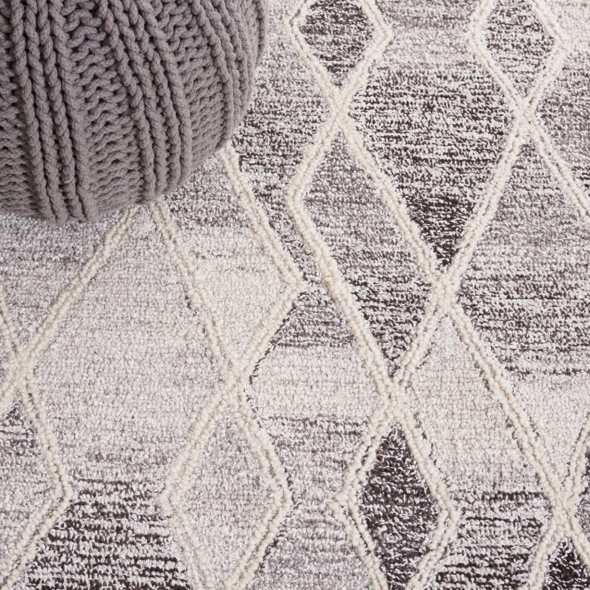 Safavieh Abstract Abt351A Ivory/Grey Rug.