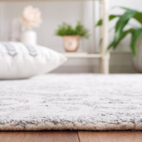 Safavieh Abstract Abt354A Ivory/Light Grey Rug.