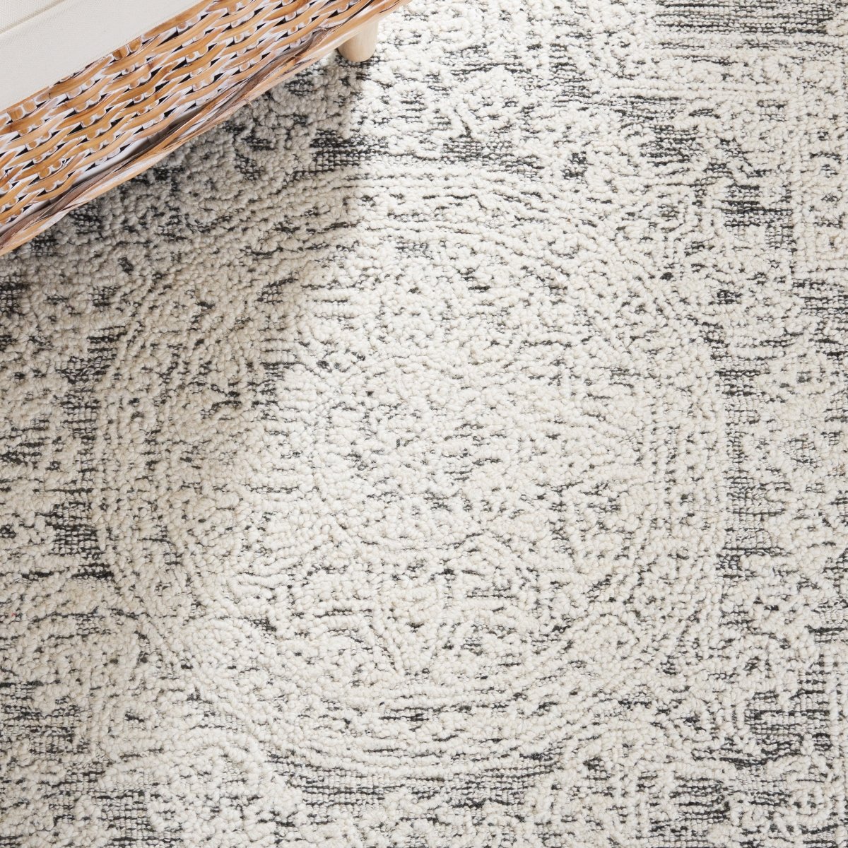 Safavieh Abstract Abt356H Ivory/Charcoal Rug.